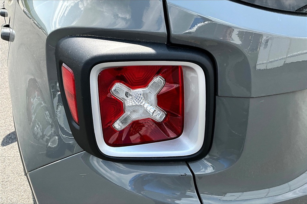 2022 Jeep Renegade Latitude - Photo 32