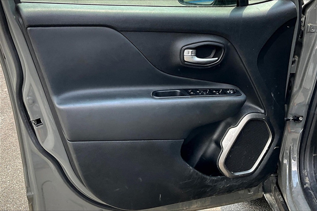2022 Jeep Renegade Latitude - Photo 9