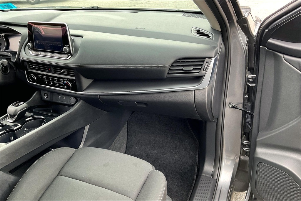 2024 Nissan Rogue S - Photo 12