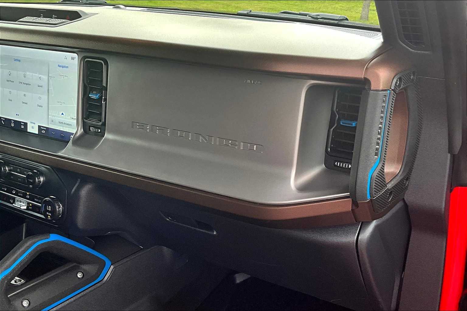 2023 Ford Bronco Outer Banks - Photo 13