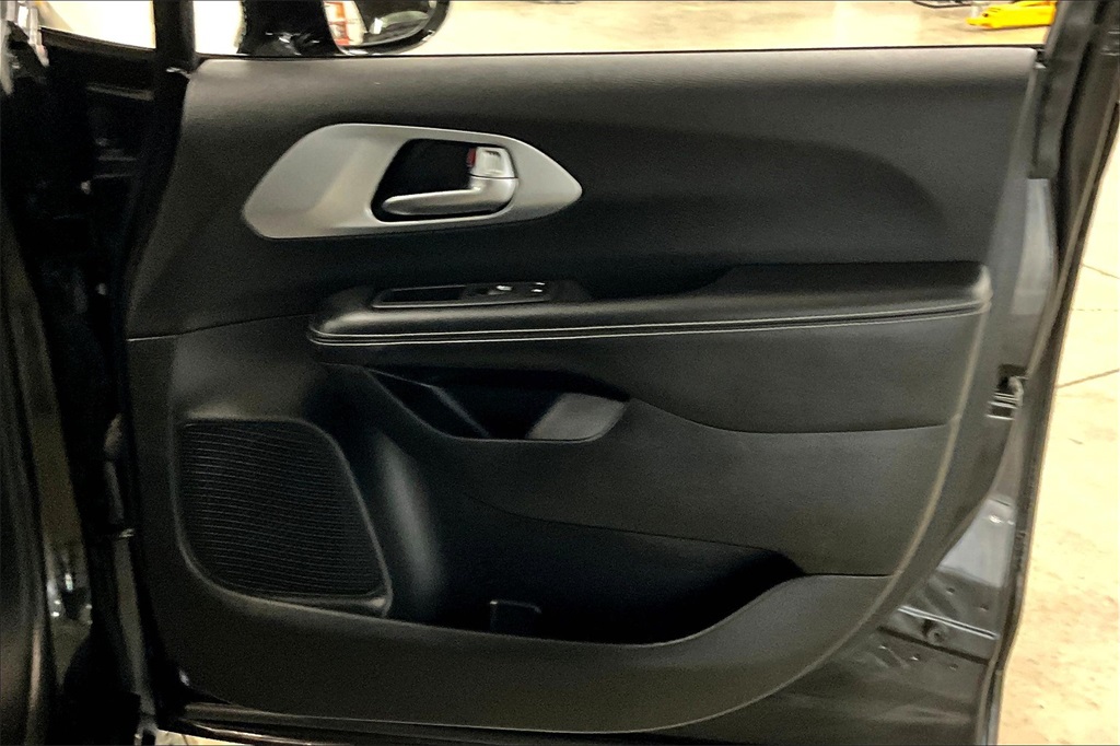 2021 Chrysler Pacifica Touring L - Photo 12