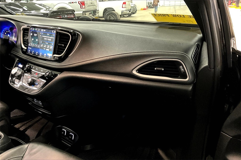 2021 Chrysler Pacifica Touring L - Photo 13