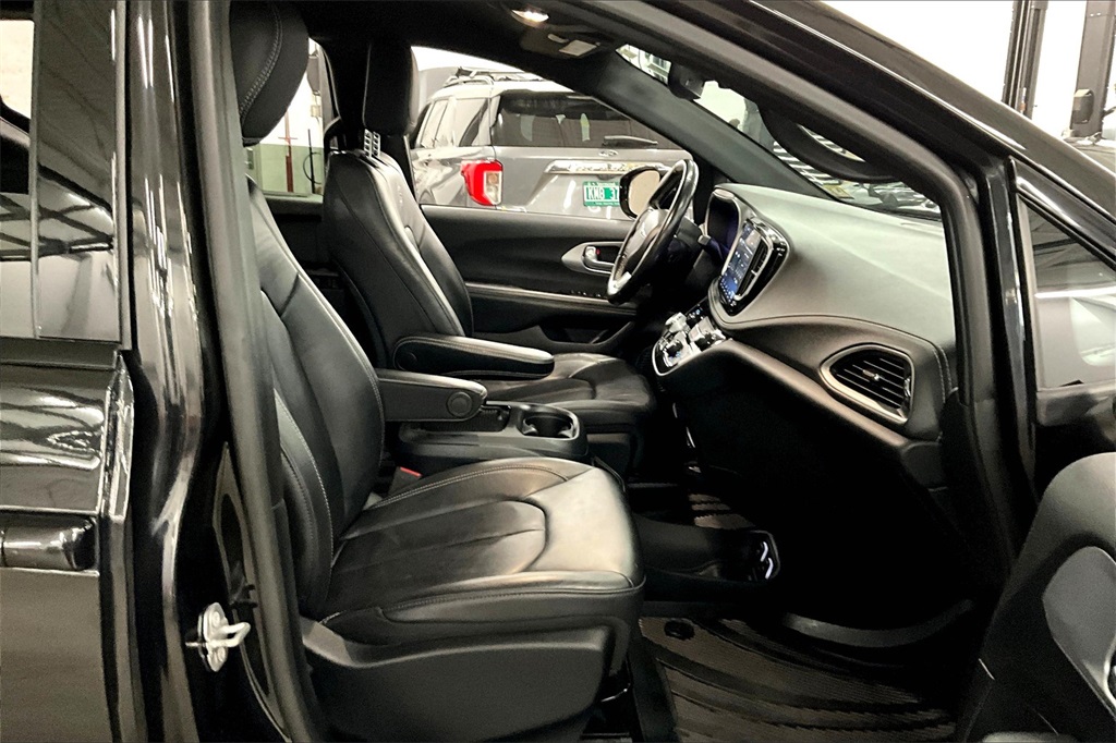 2021 Chrysler Pacifica Touring L - Photo 14