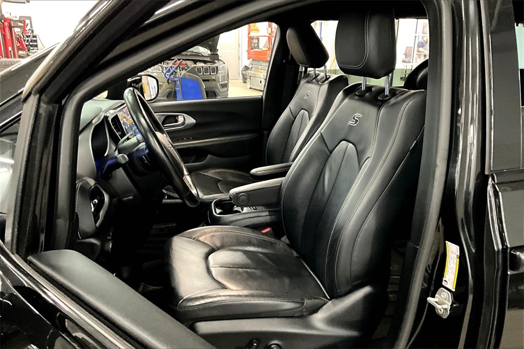 2021 Chrysler Pacifica Touring L - Photo 10