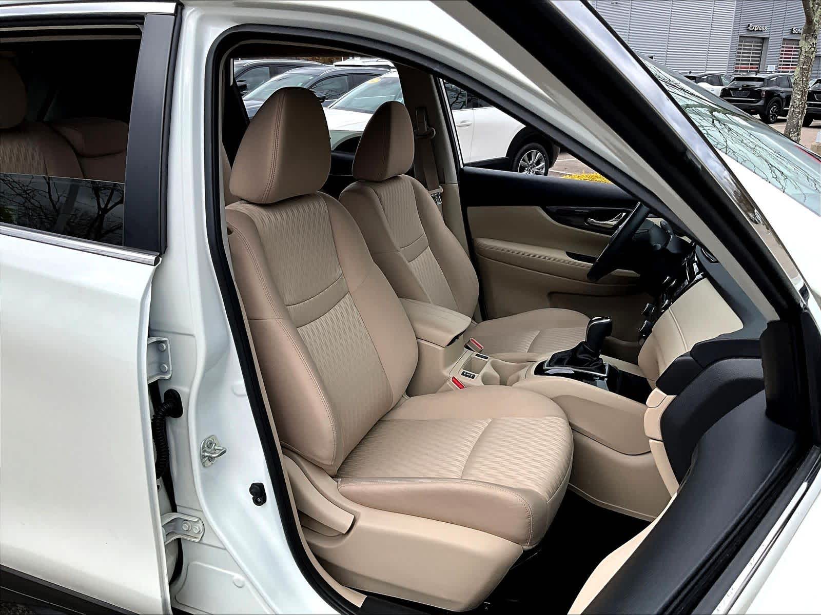 2018 Nissan Rogue SV - Photo 11