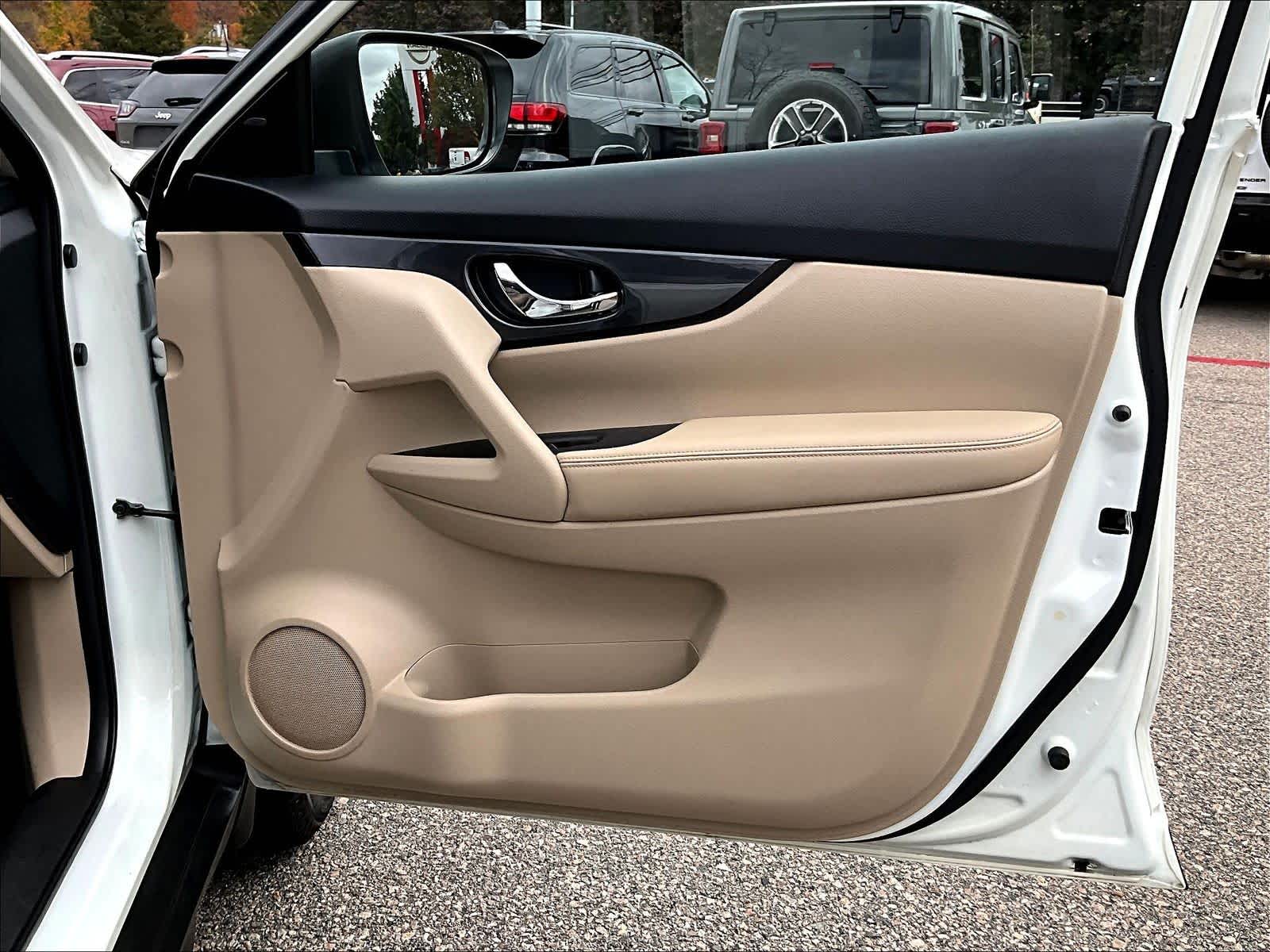 2018 Nissan Rogue SV - Photo 12