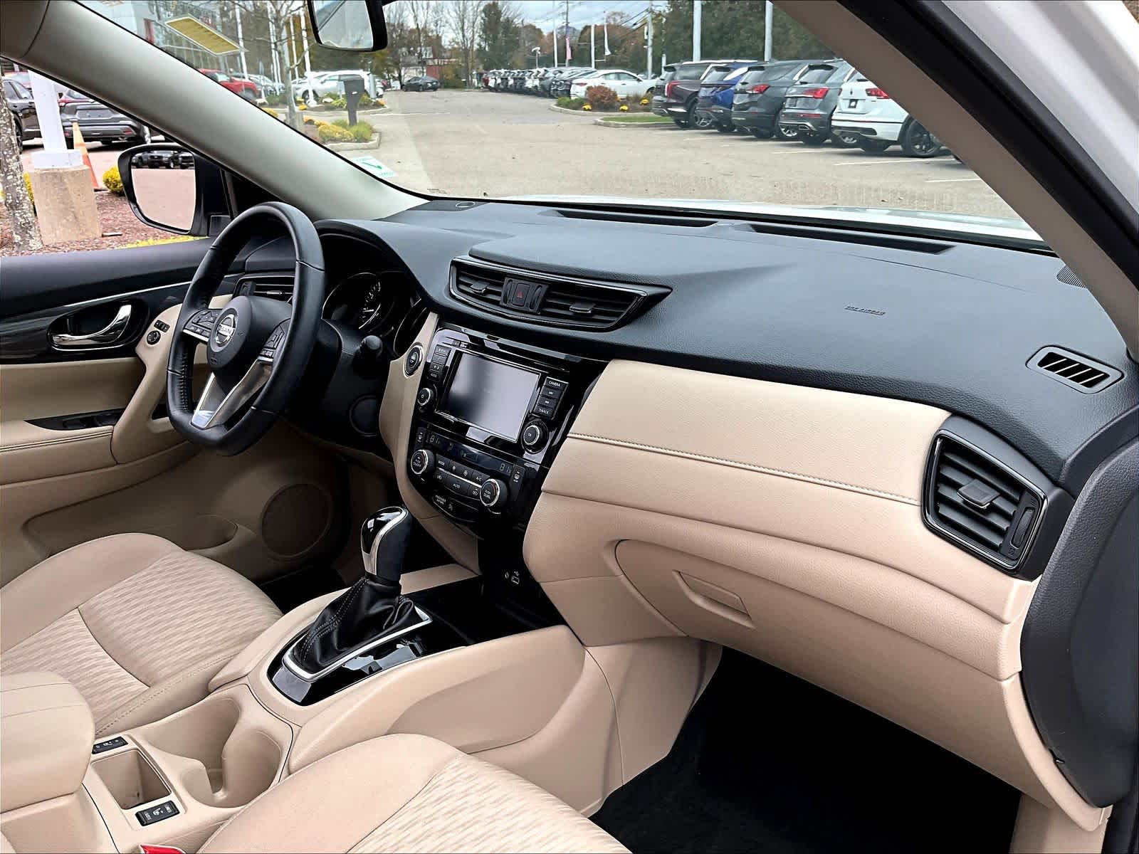 2018 Nissan Rogue SV - Photo 14