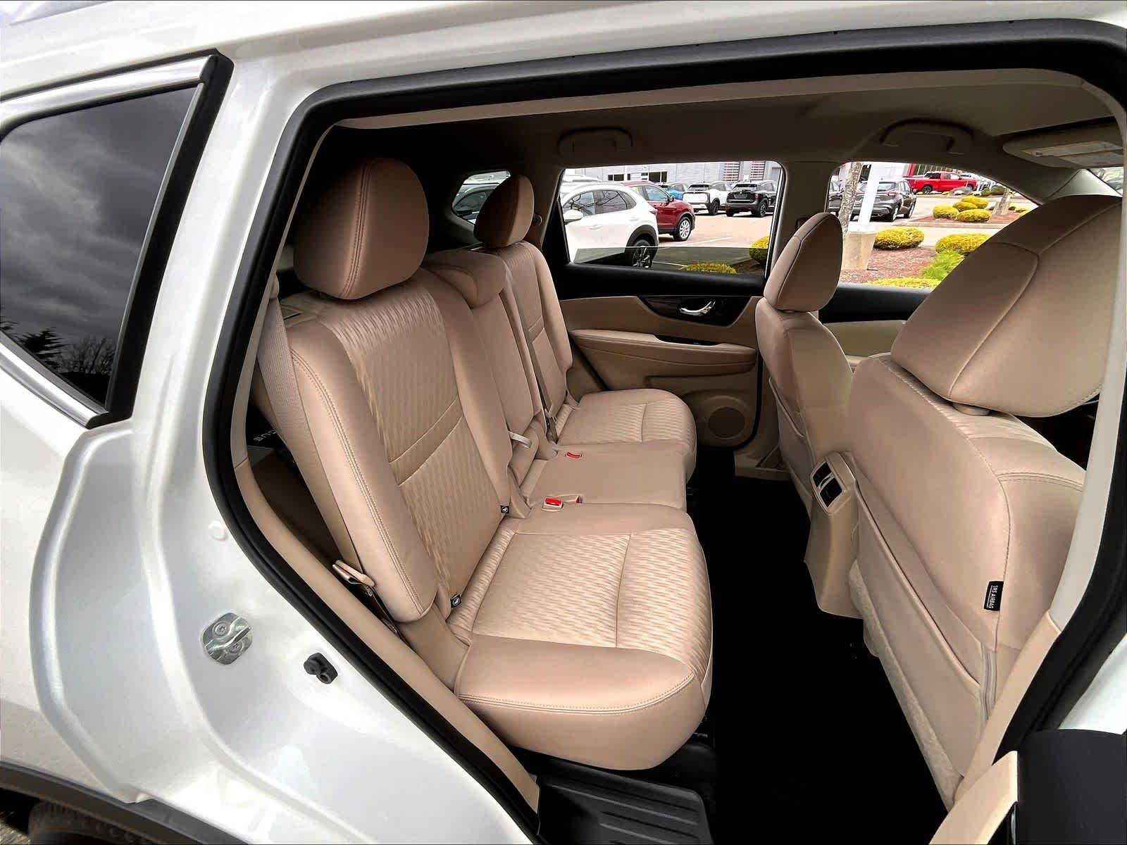 2018 Nissan Rogue SV - Photo 16