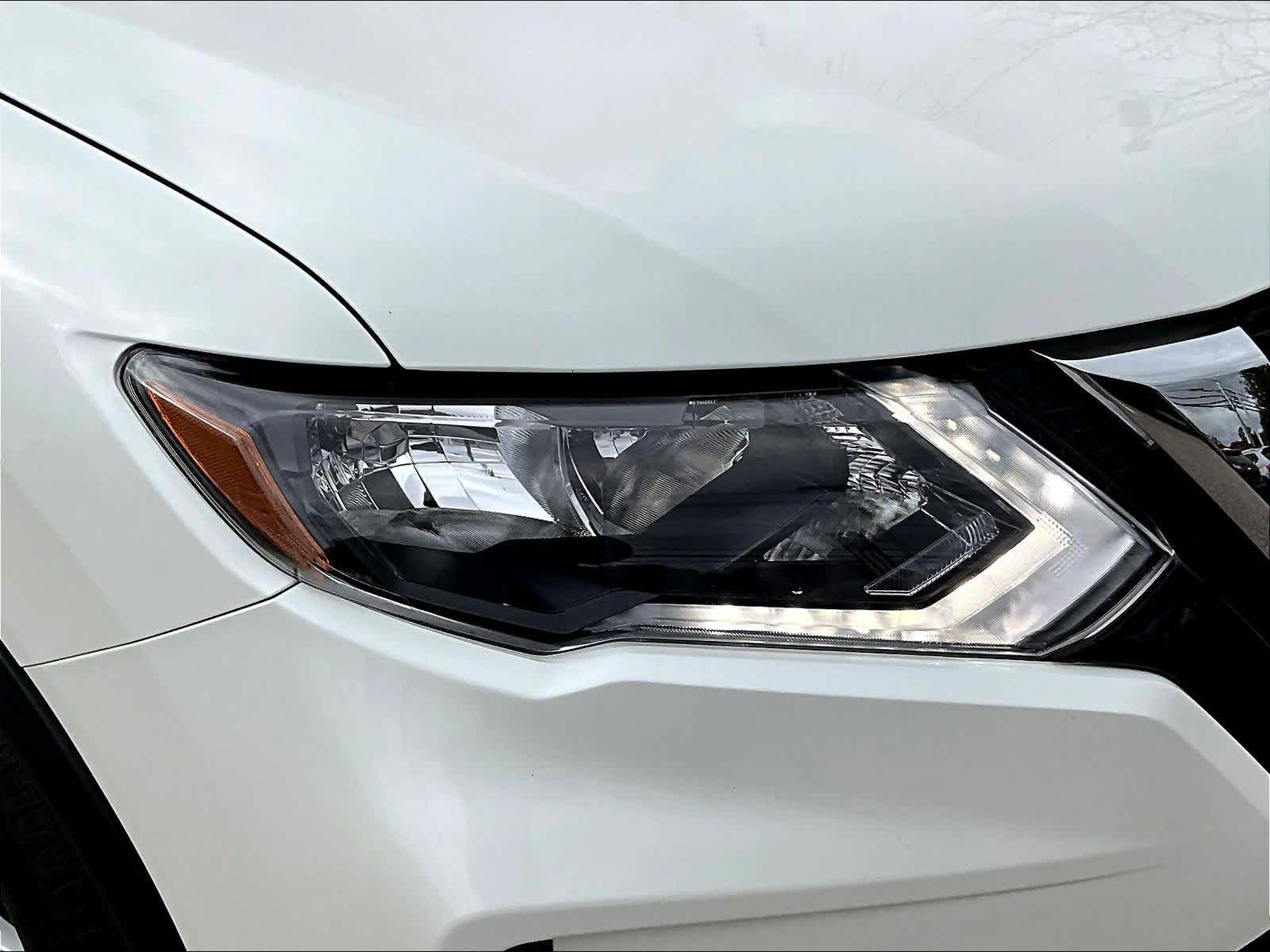 2018 Nissan Rogue SV - Photo 31