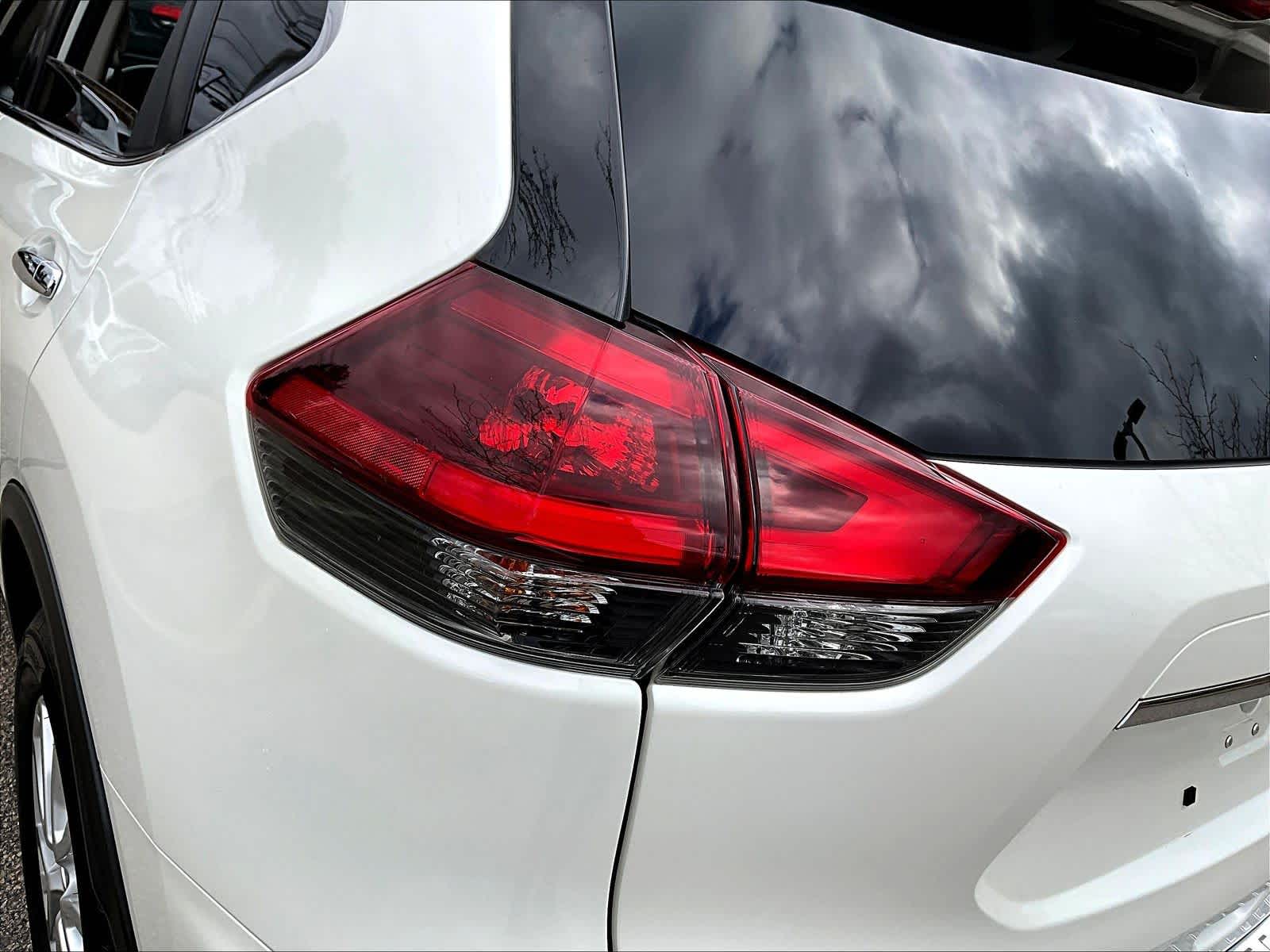 2018 Nissan Rogue SV - Photo 32