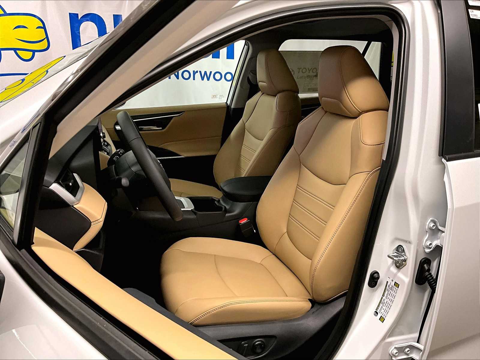 2025 Toyota RAV4 XLE Premium - Photo 11
