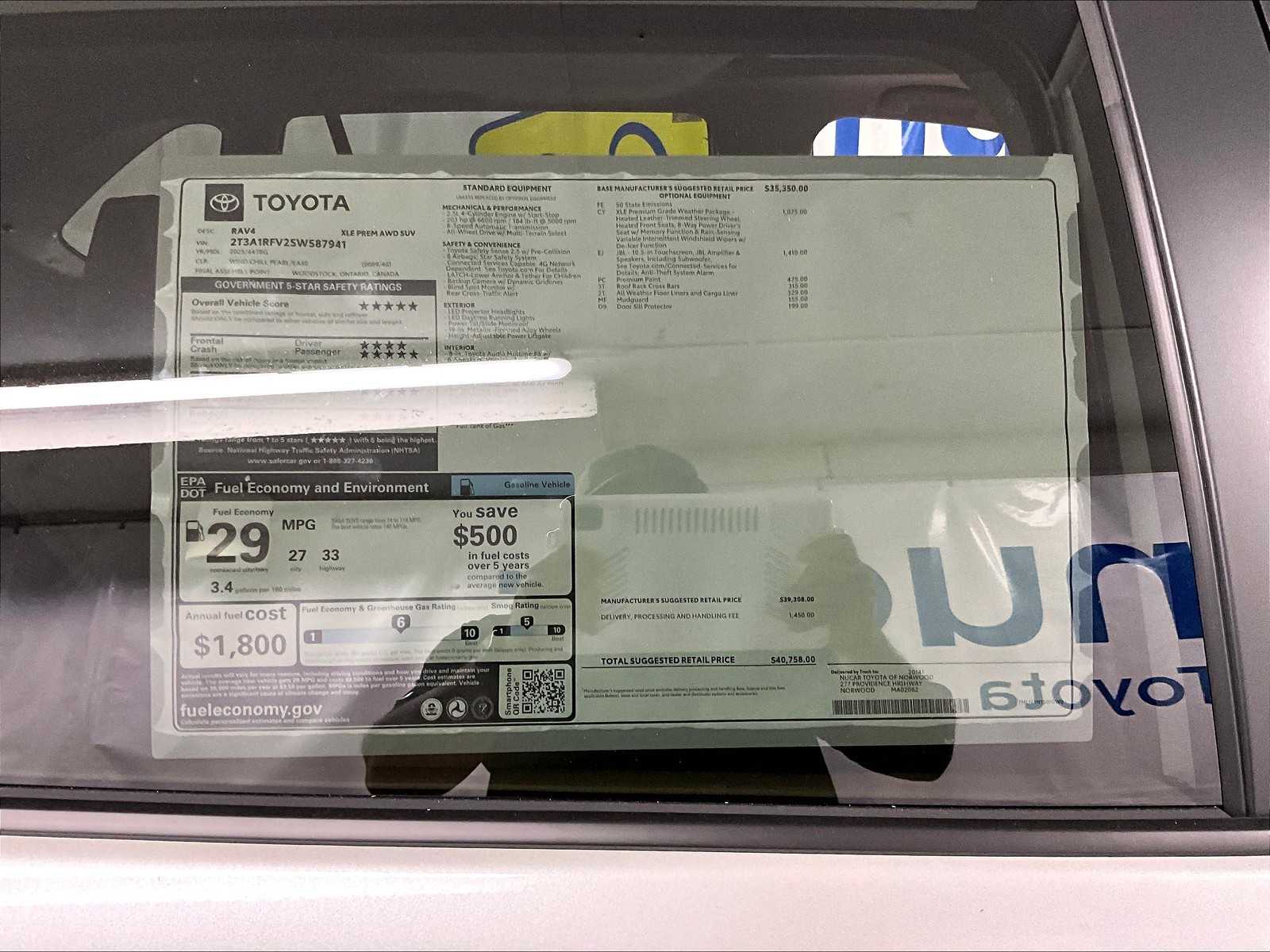 2025 Toyota RAV4 XLE Premium - Photo 18