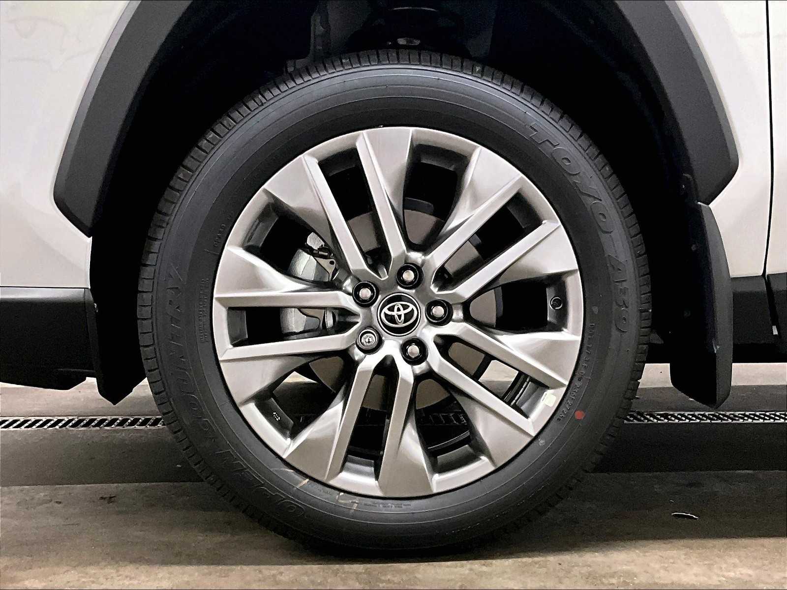 2025 Toyota RAV4 XLE Premium - Photo 8
