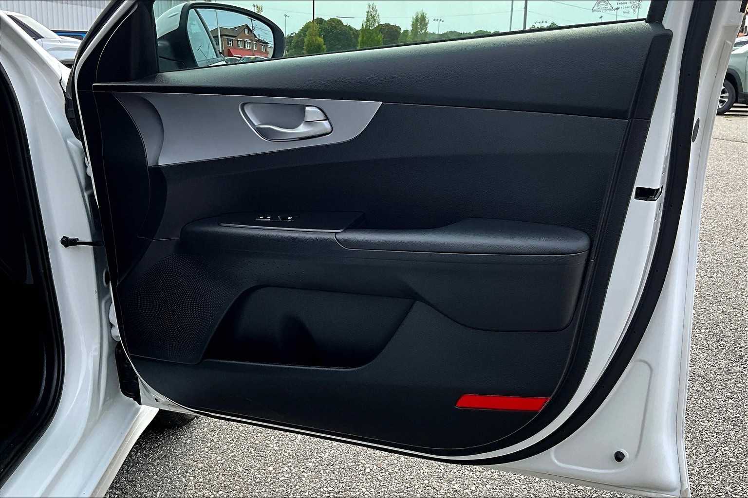 2024 Kia Forte LXS - Photo 12