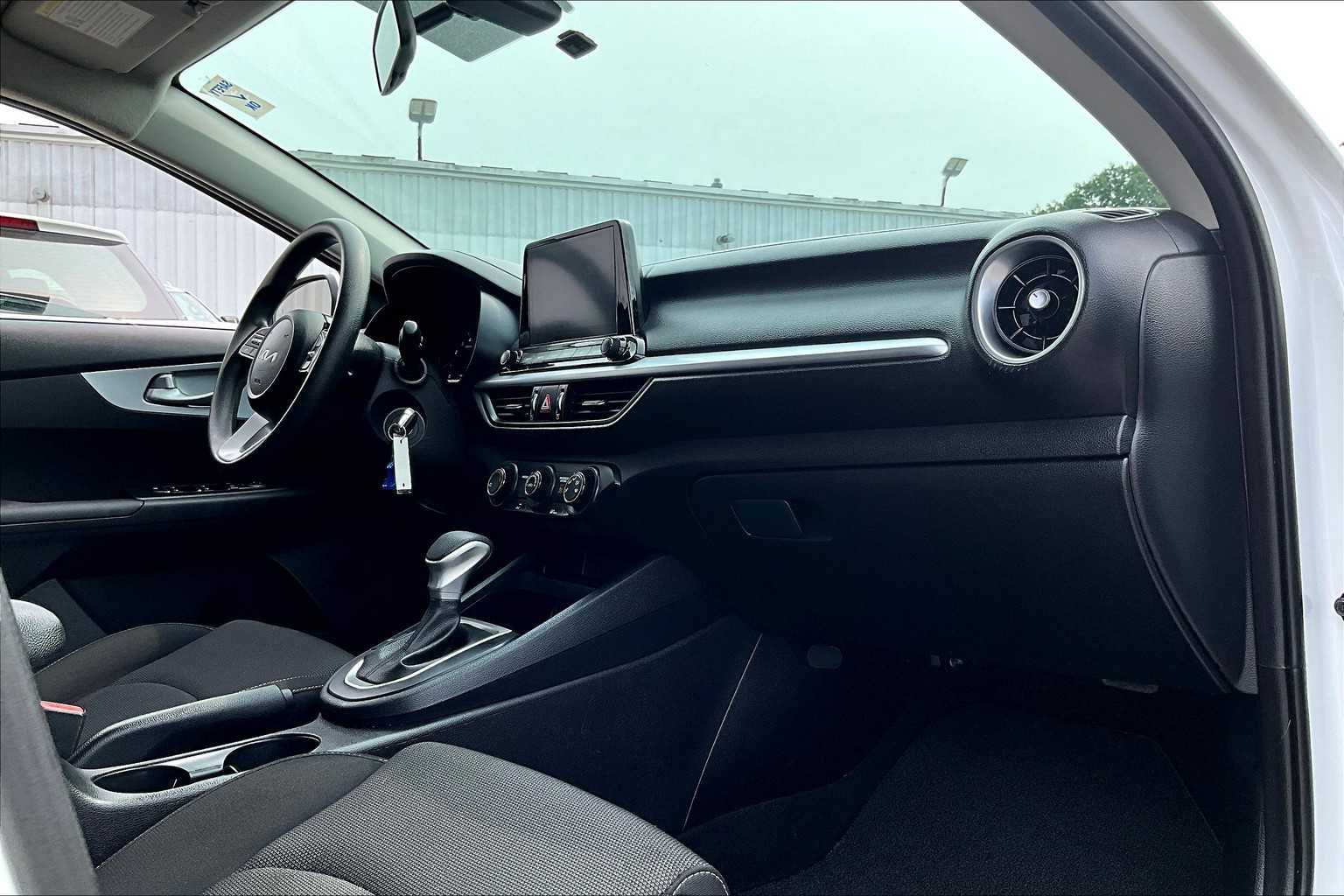 2024 Kia Forte LXS - Photo 14