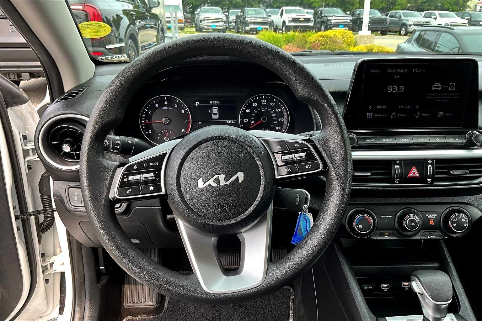 2024 Kia Forte LXS - Photo 17