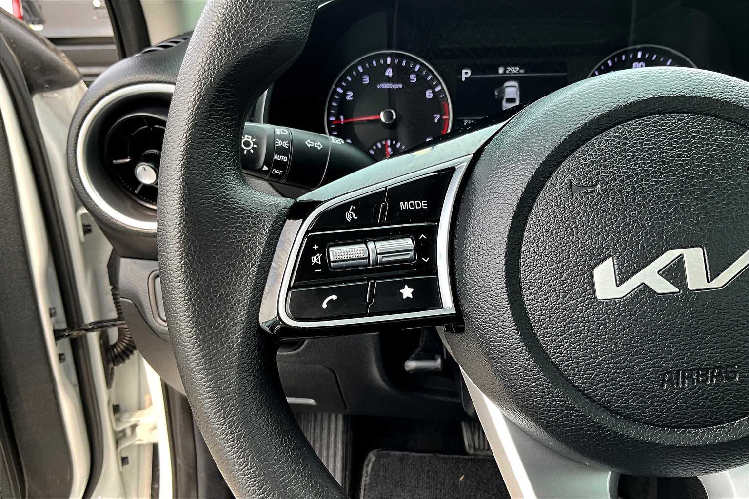 2024 Kia Forte LXS - Photo 22