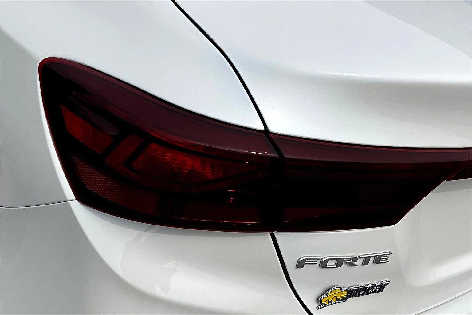 2024 Kia Forte LXS - Photo 31