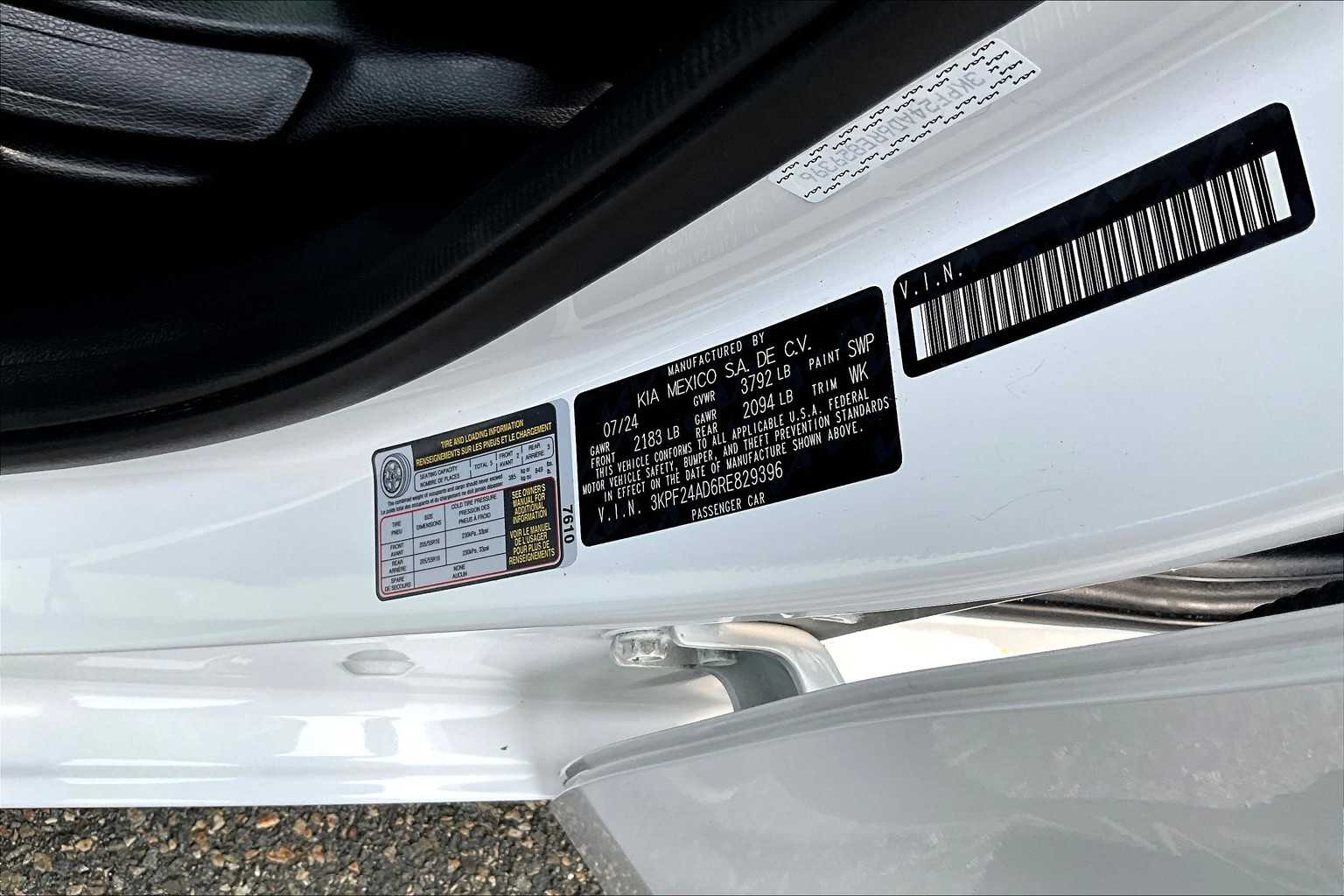 2024 Kia Forte LXS - Photo 33