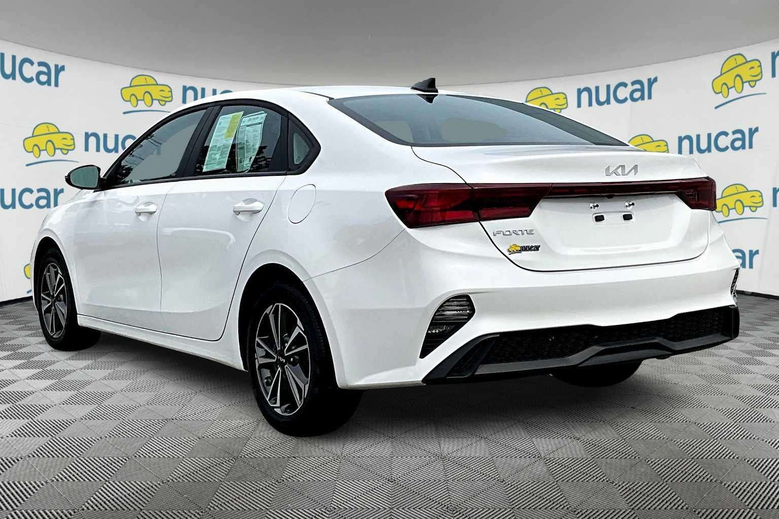 2024 Kia Forte LXS - Photo 4
