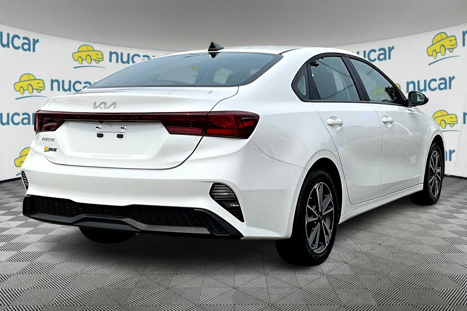 2024 Kia Forte LXS - Photo 6