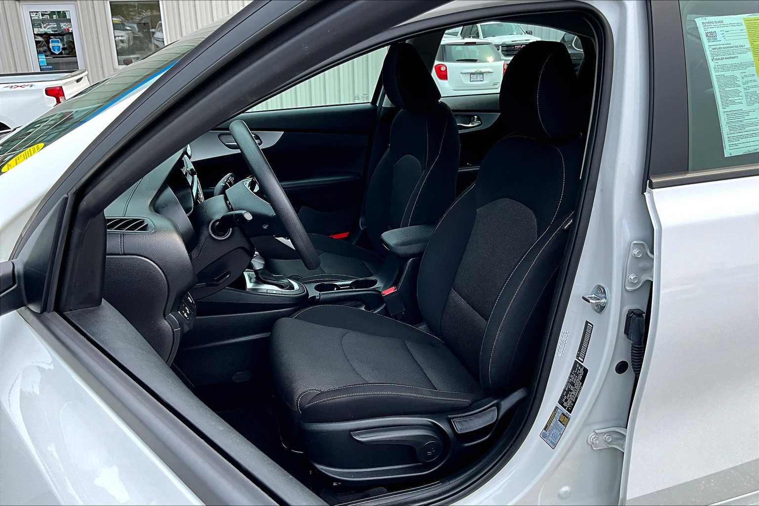 2024 Kia Forte LXS - Photo 10