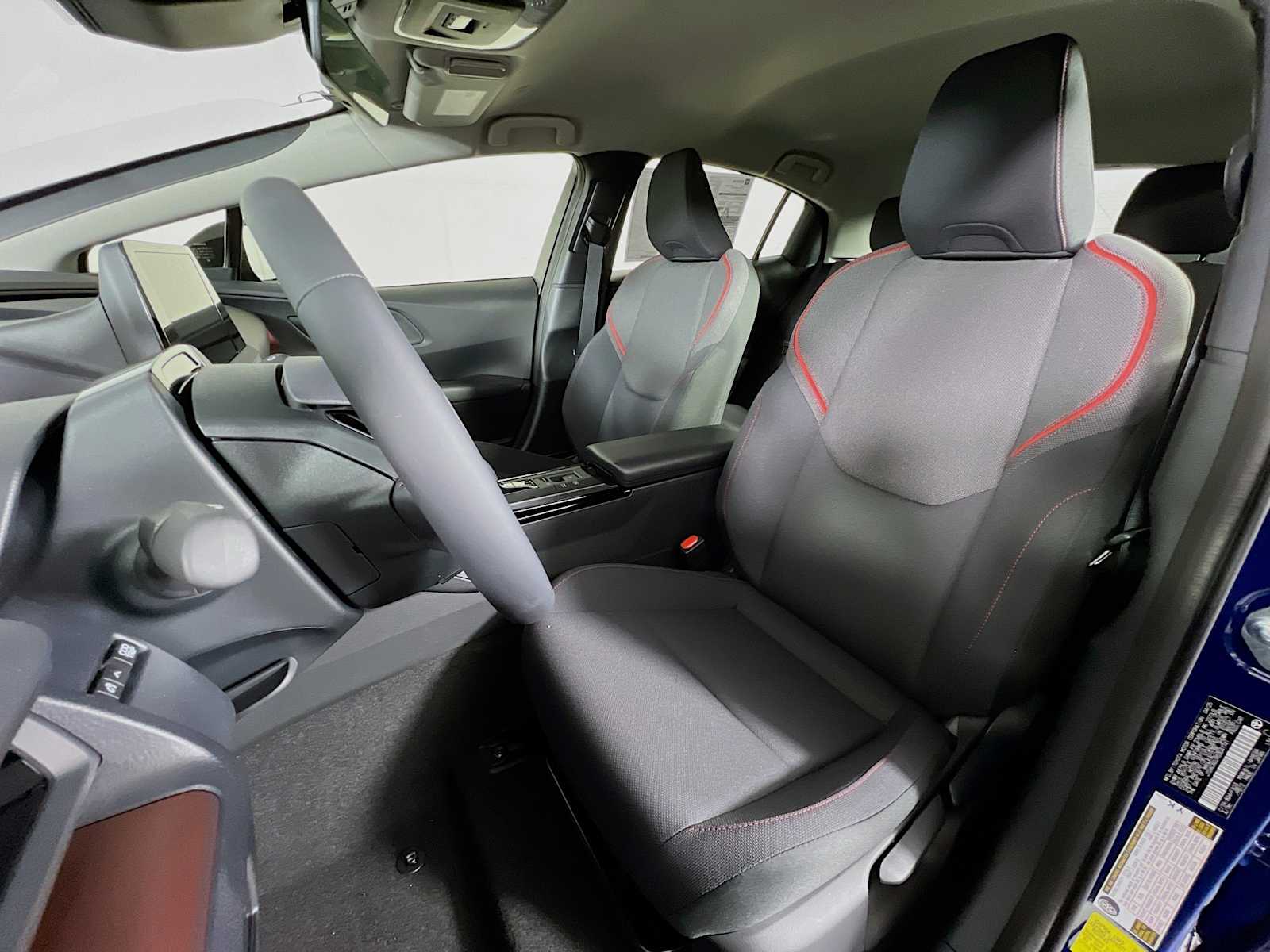 2025 Toyota Prius Plug-In Hybrid SE - Photo 12