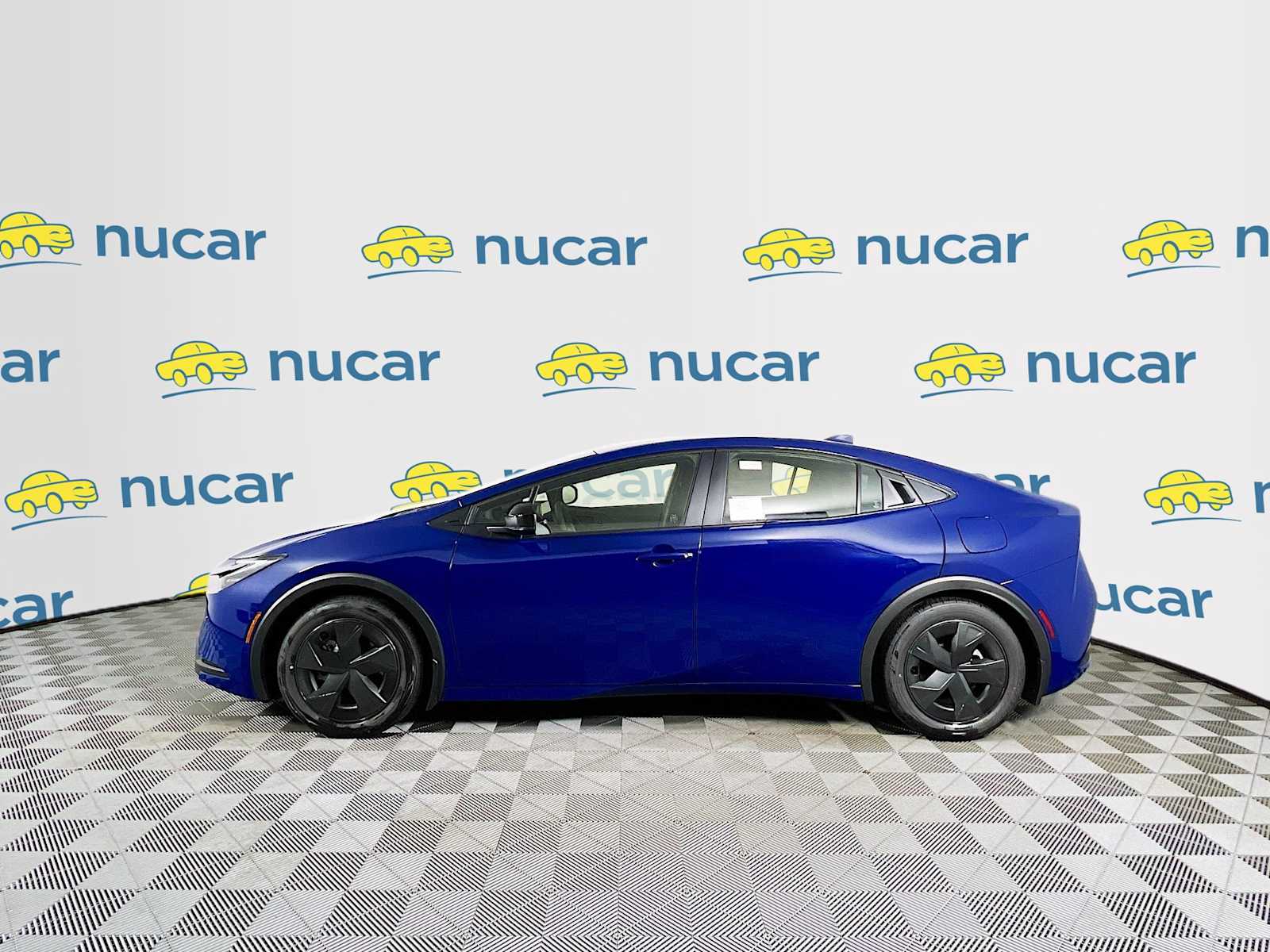 2025 Toyota Prius Plug-In Hybrid SE - Photo 3