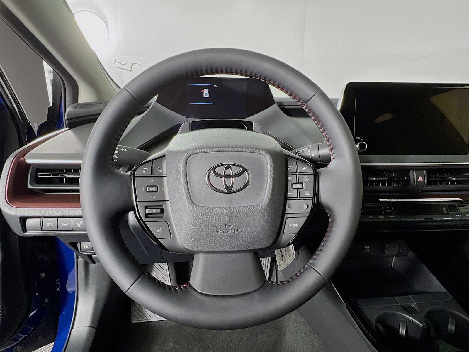 2025 Toyota Prius Plug-In Hybrid SE - Photo 7