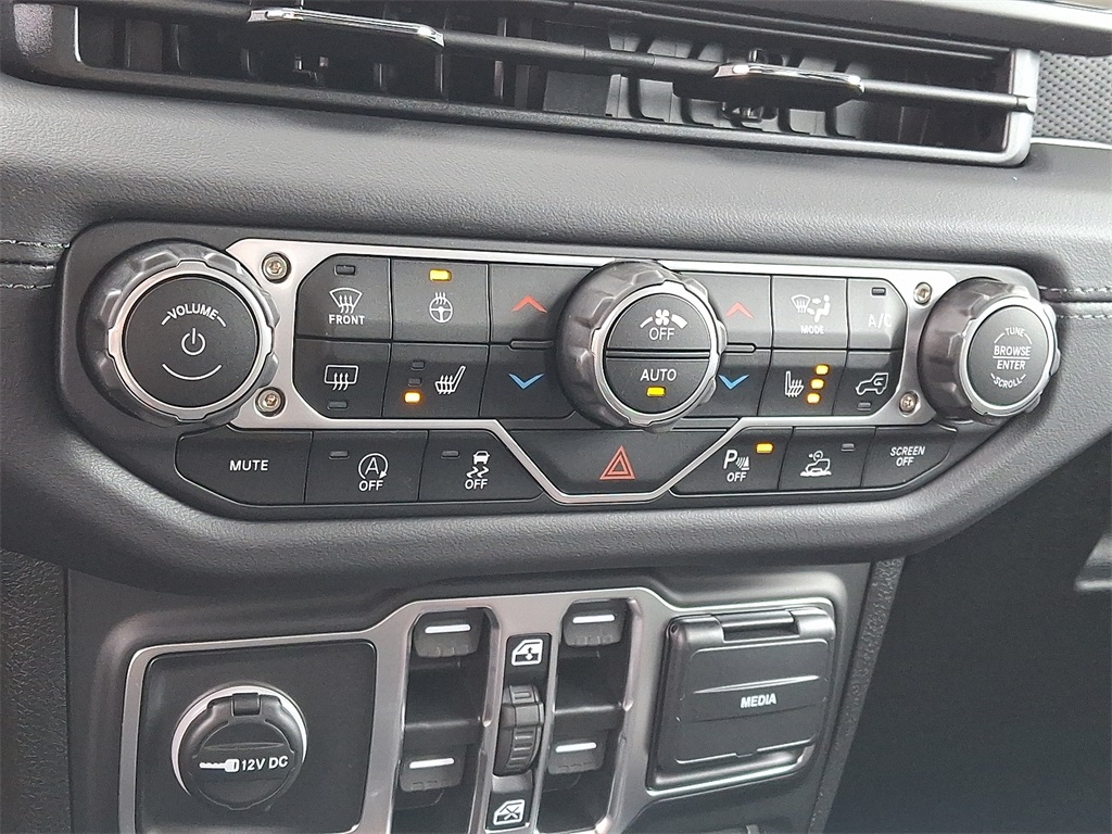 2025 Jeep Gladiator Mojave - Photo 11