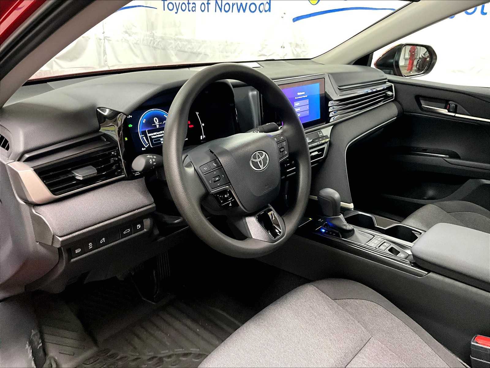 2026 Toyota Camry LE - Photo 9