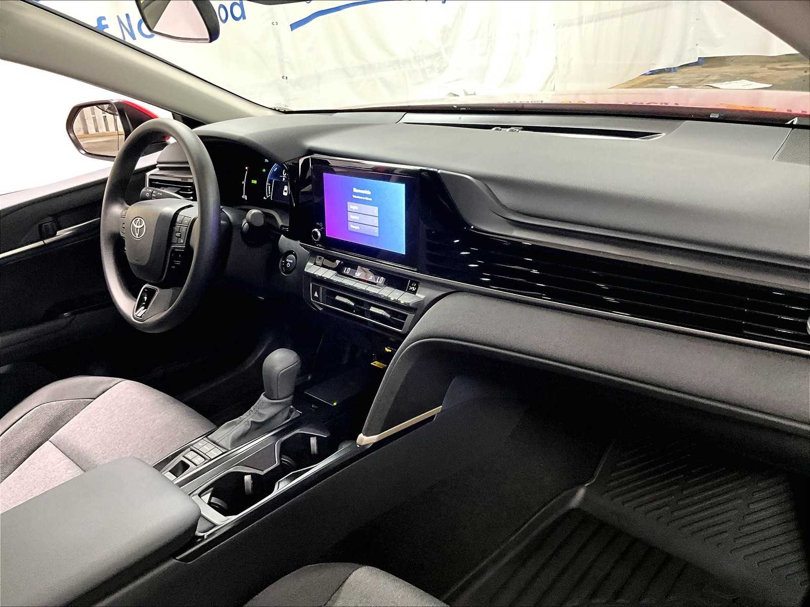 2026 Toyota Camry LE - Photo 10