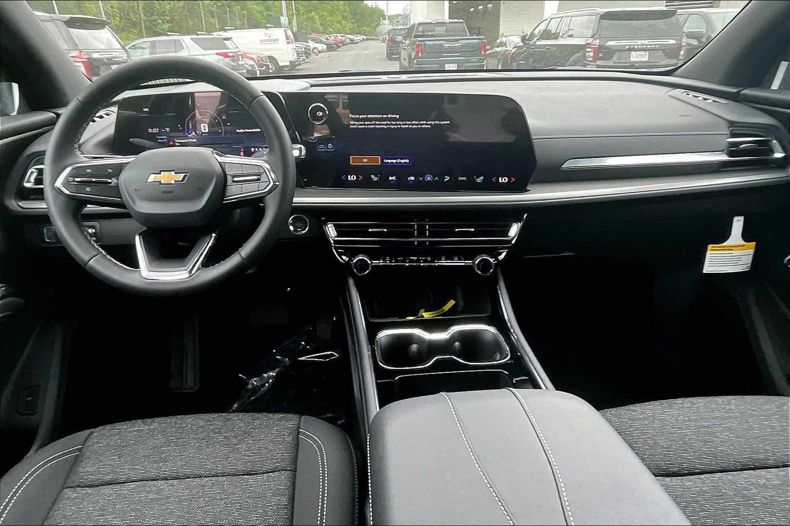 2025 Chevrolet Traverse AWD LT - Photo 12