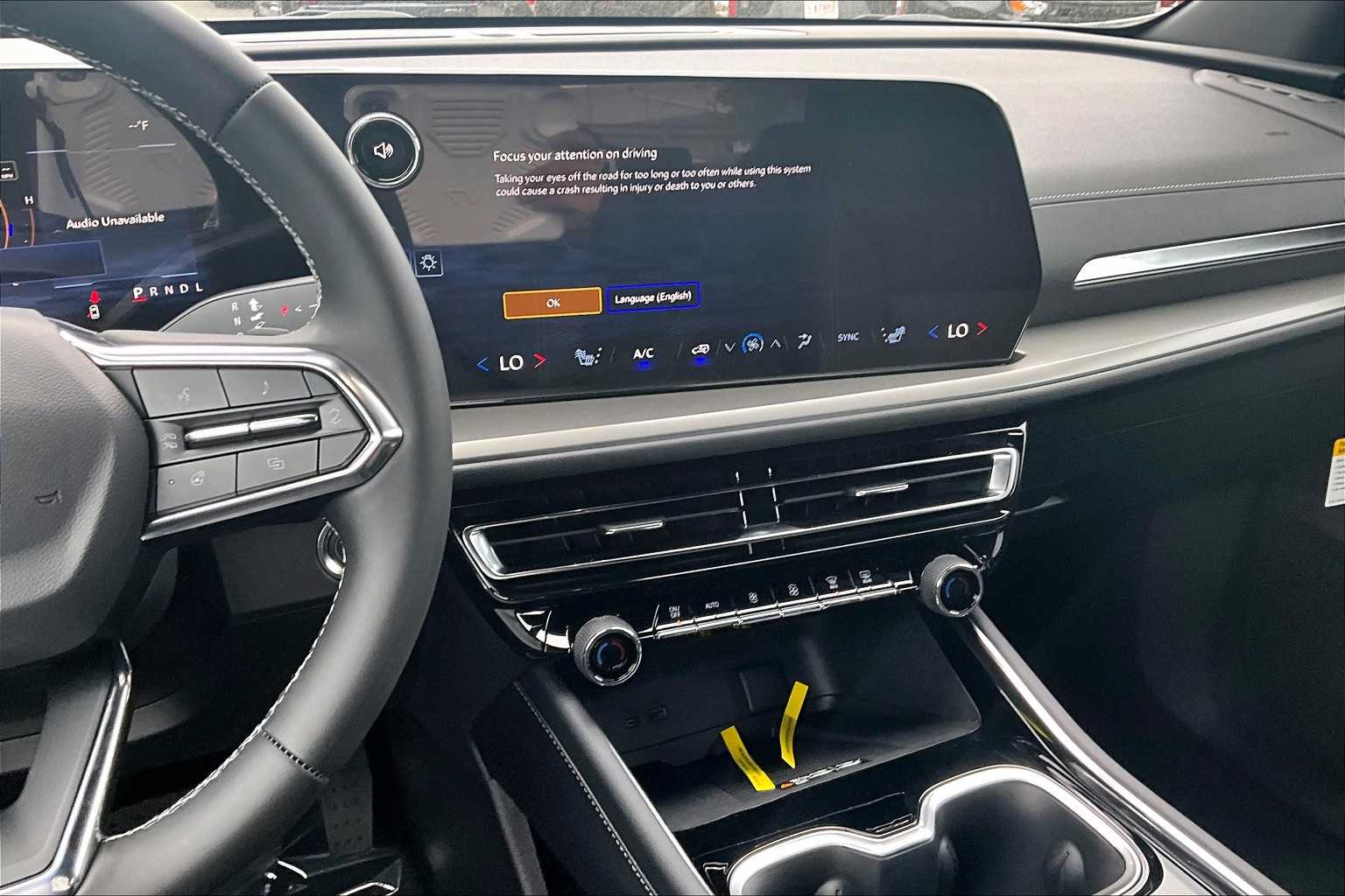 2025 Chevrolet Traverse AWD LT - Photo 13