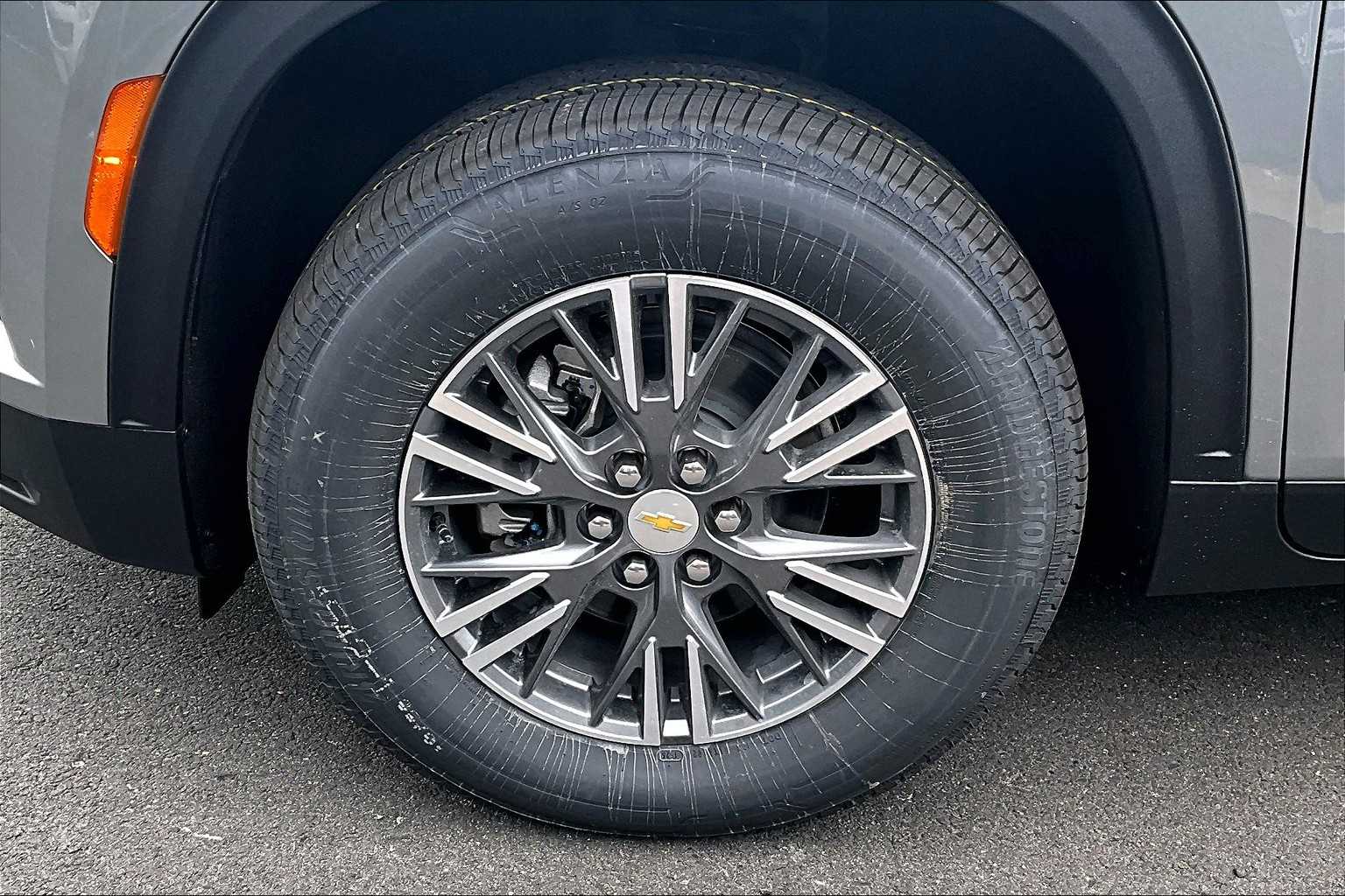 2025 Chevrolet Traverse AWD LT - Photo 8