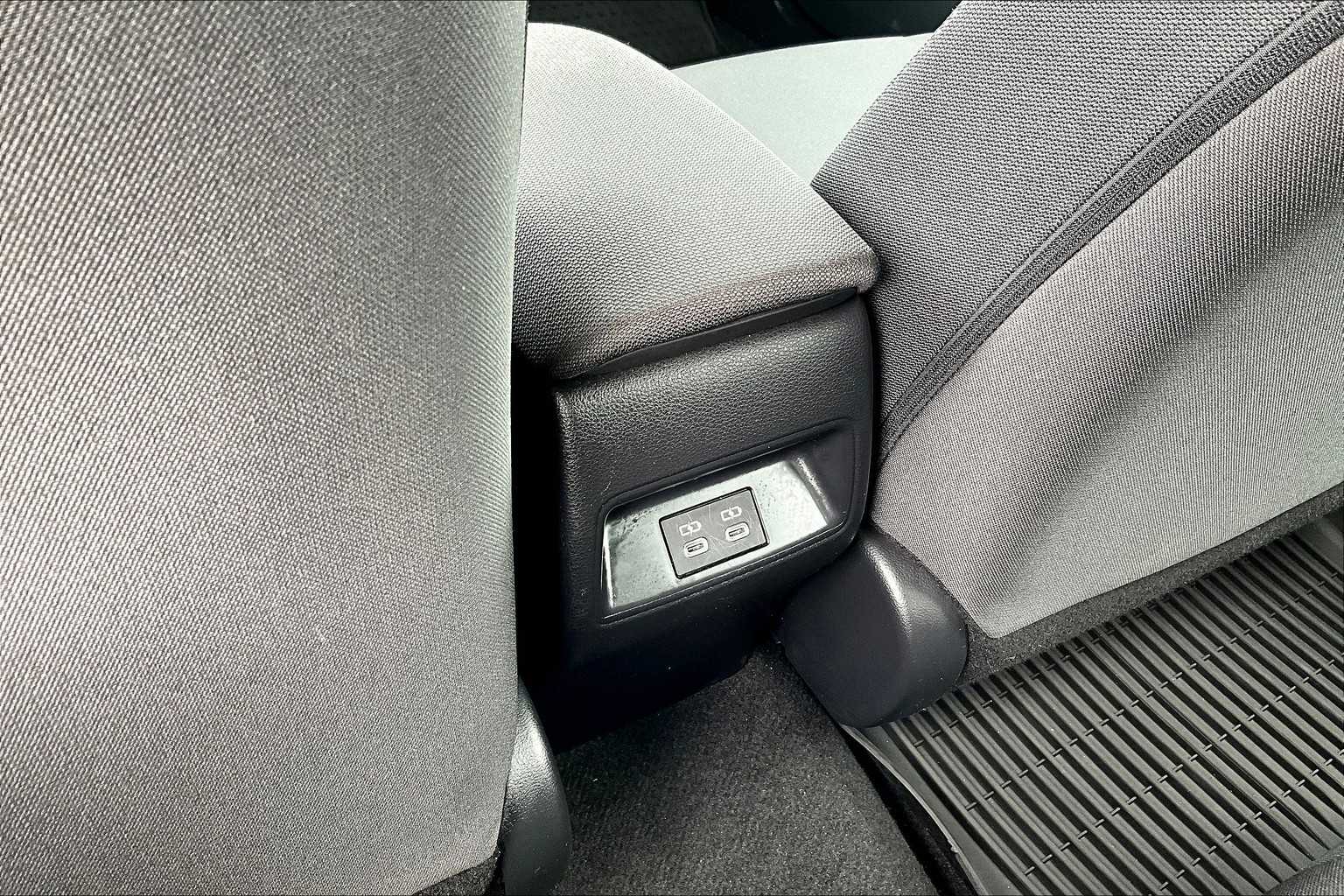 2024 Toyota Corolla LE - Photo 28