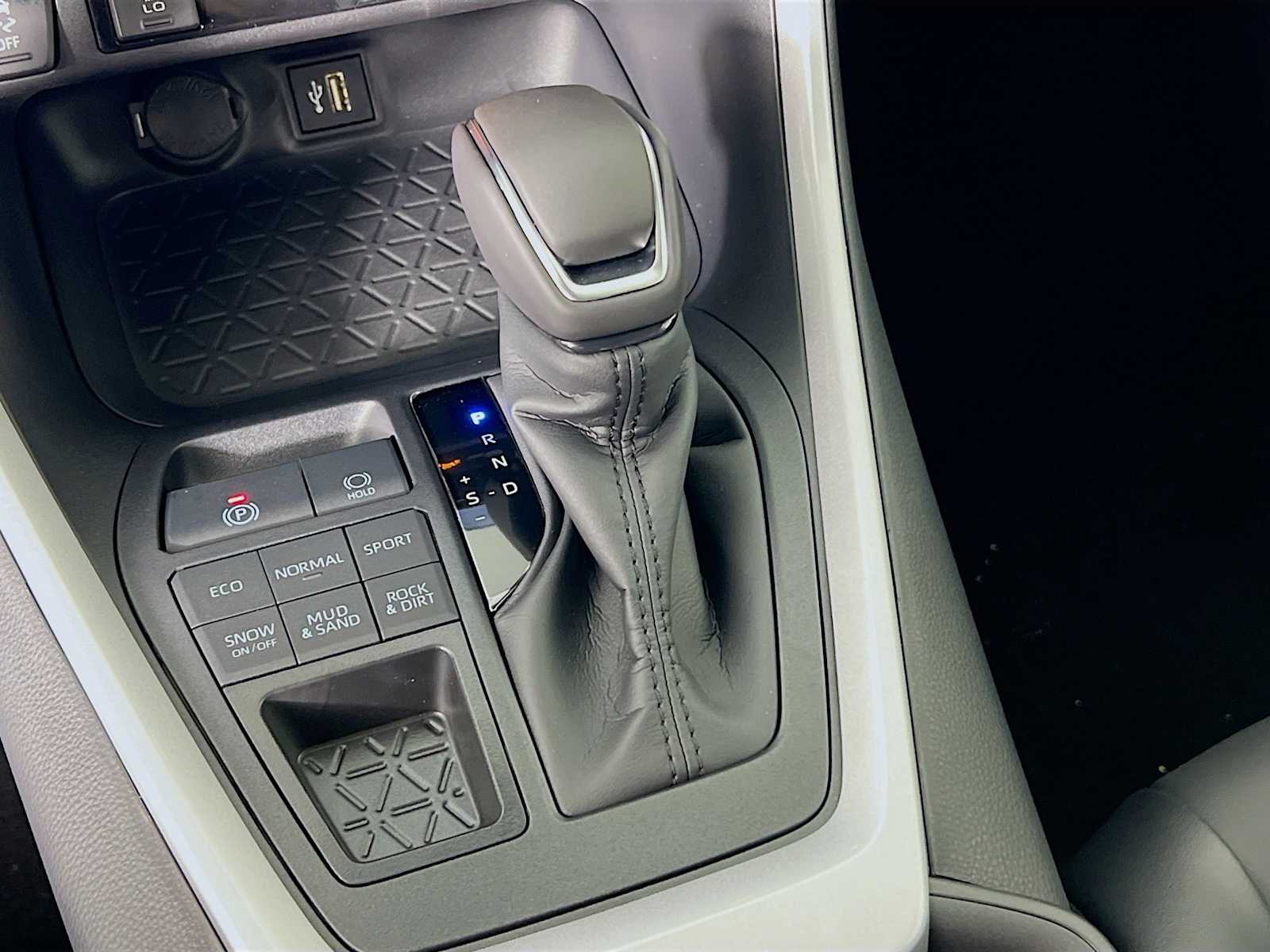 2025 Toyota RAV4 XLE Premium - Photo 11