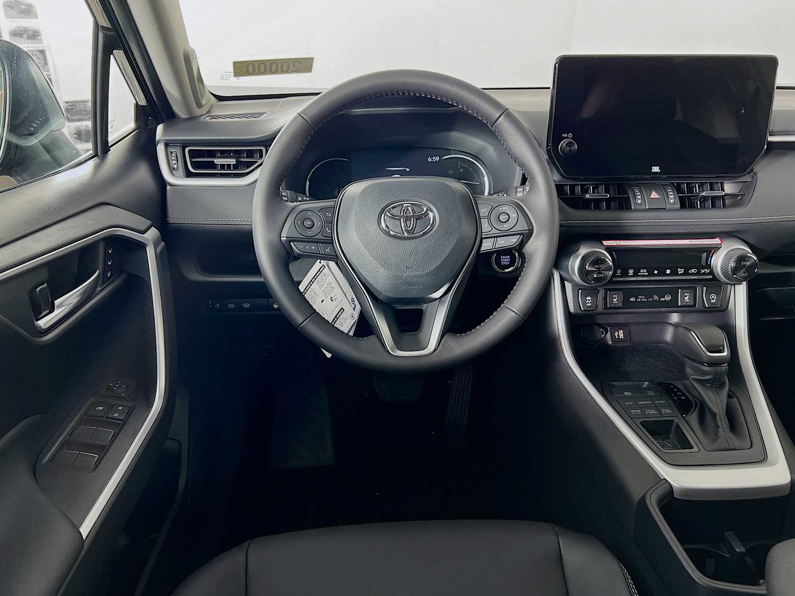 2025 Toyota RAV4 XLE Premium - Photo 15