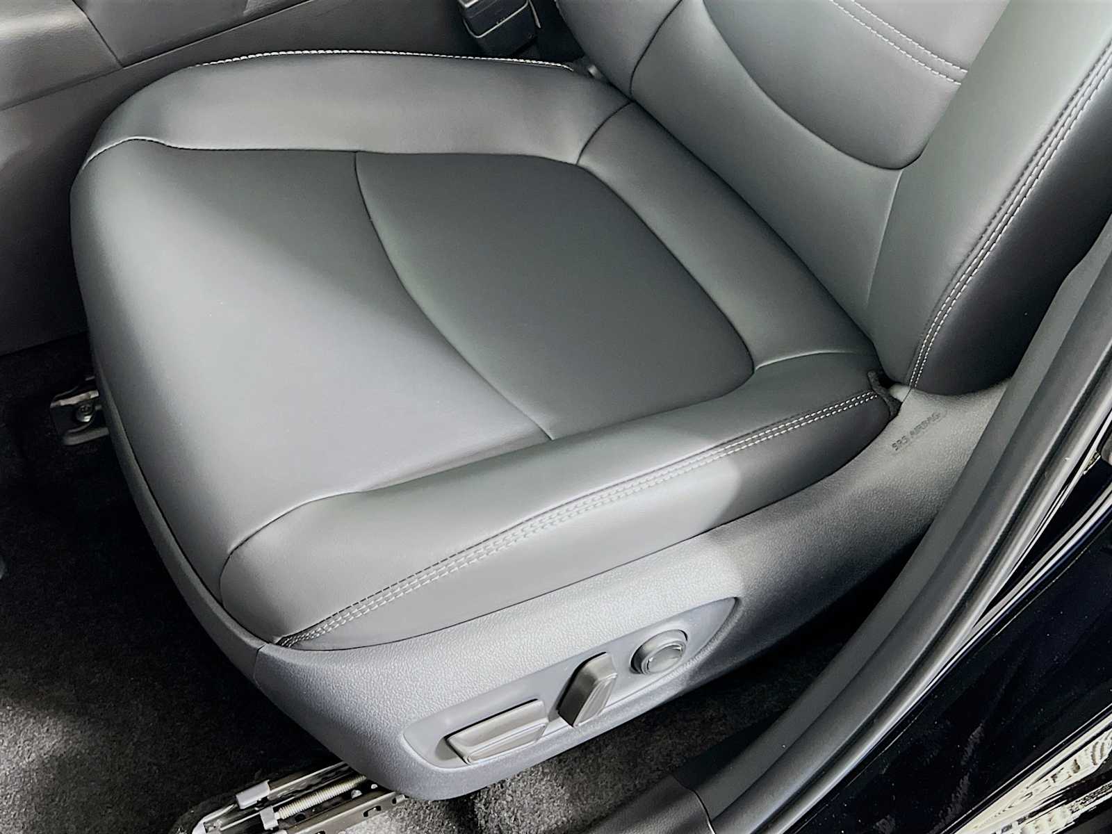 2025 Toyota RAV4 XLE Premium - Photo 17