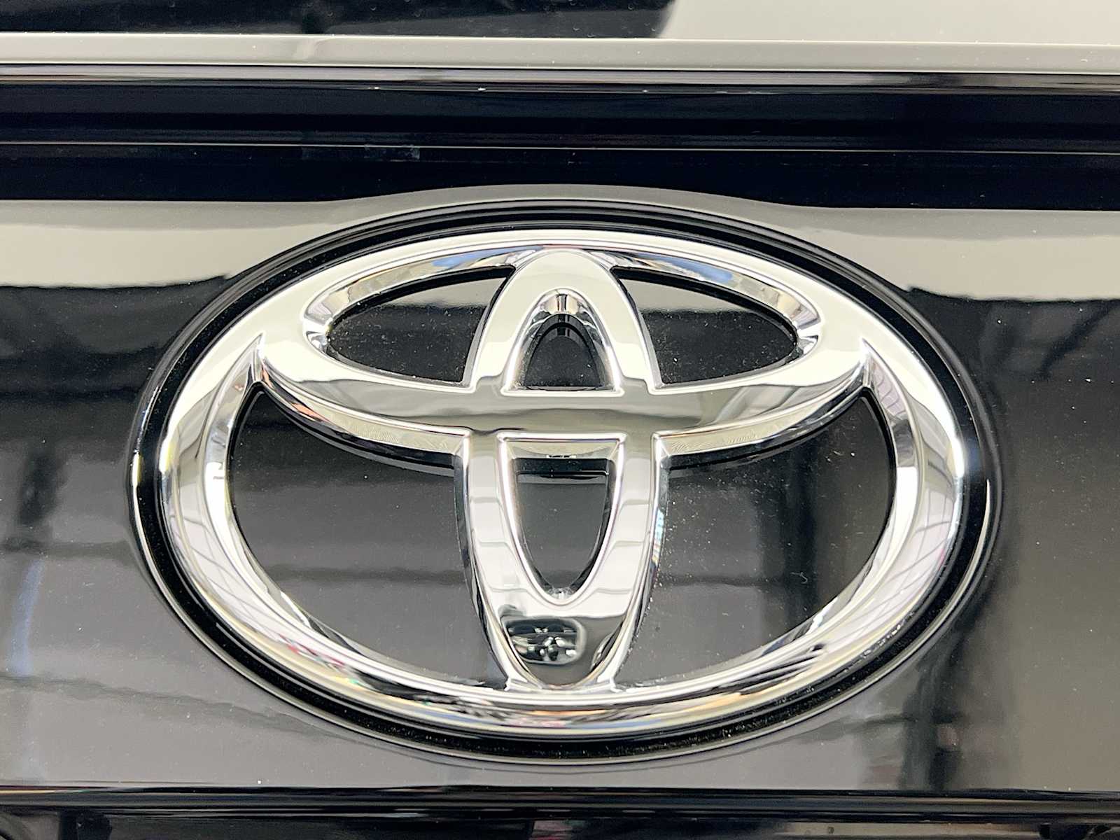 2025 Toyota RAV4 XLE Premium - Photo 18
