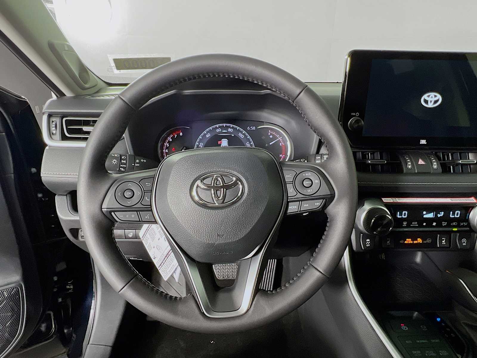 2025 Toyota RAV4 XLE Premium - Photo 7