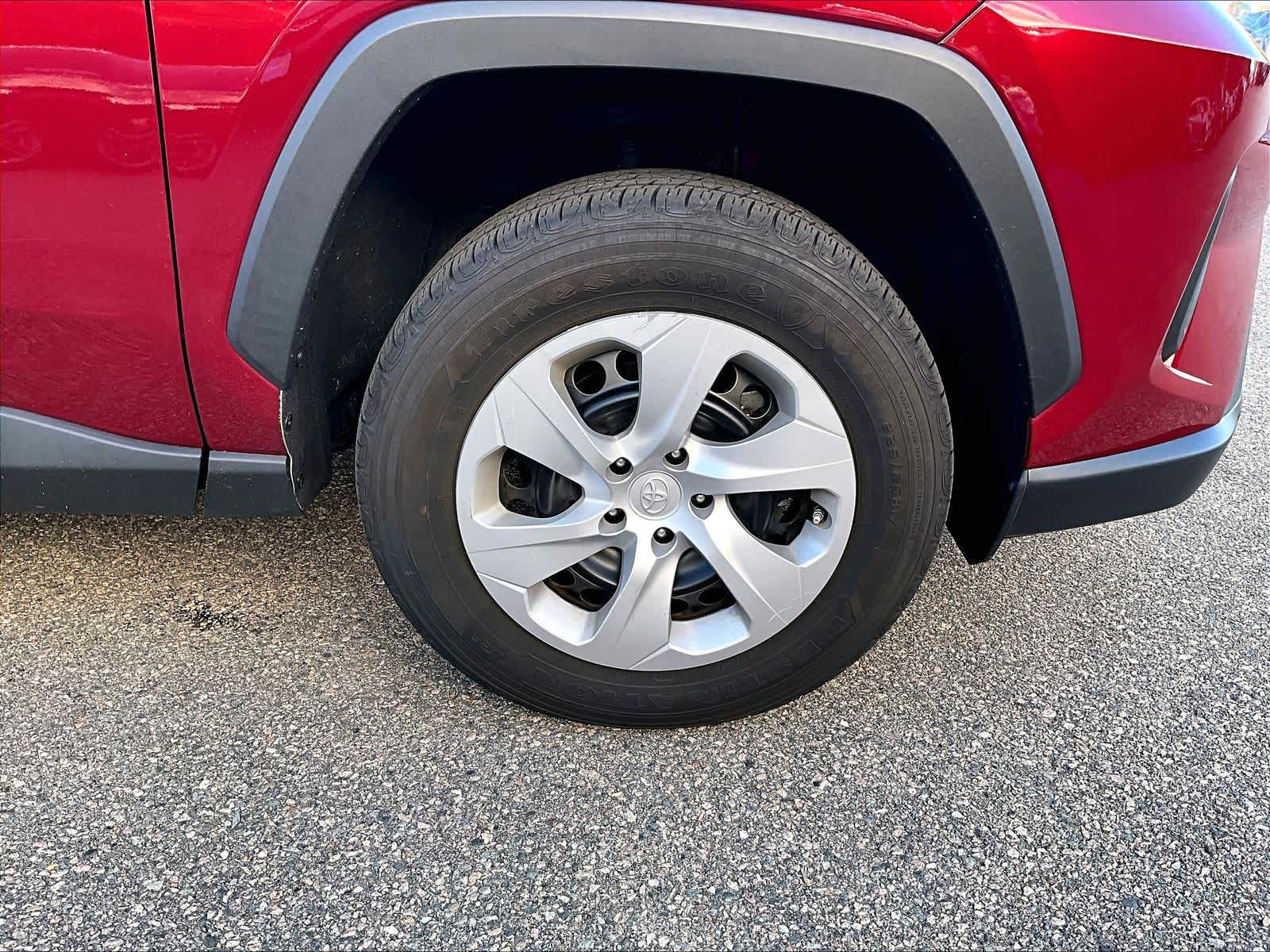 2024 Toyota RAV4 LE - Photo 4