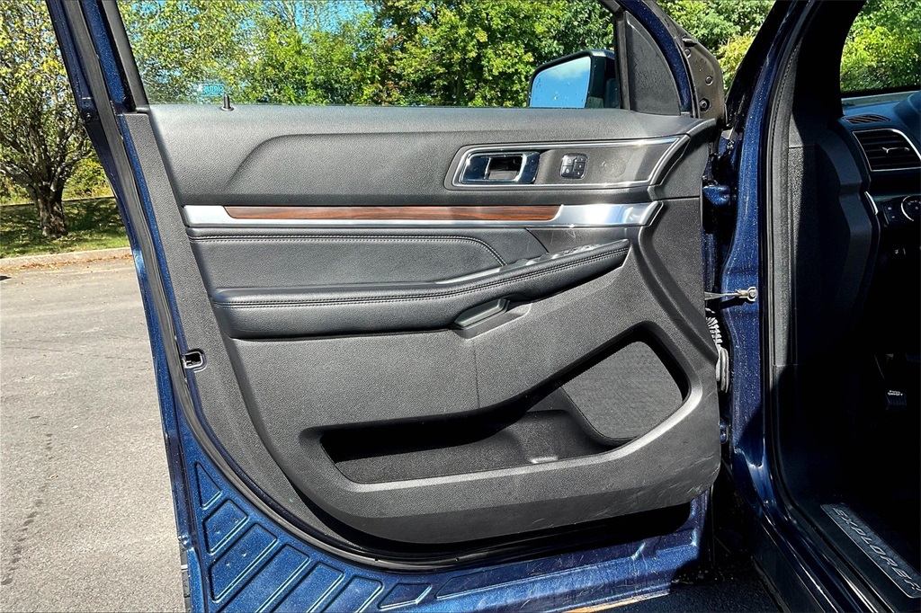 2017 Ford Explorer Limited - Photo 9