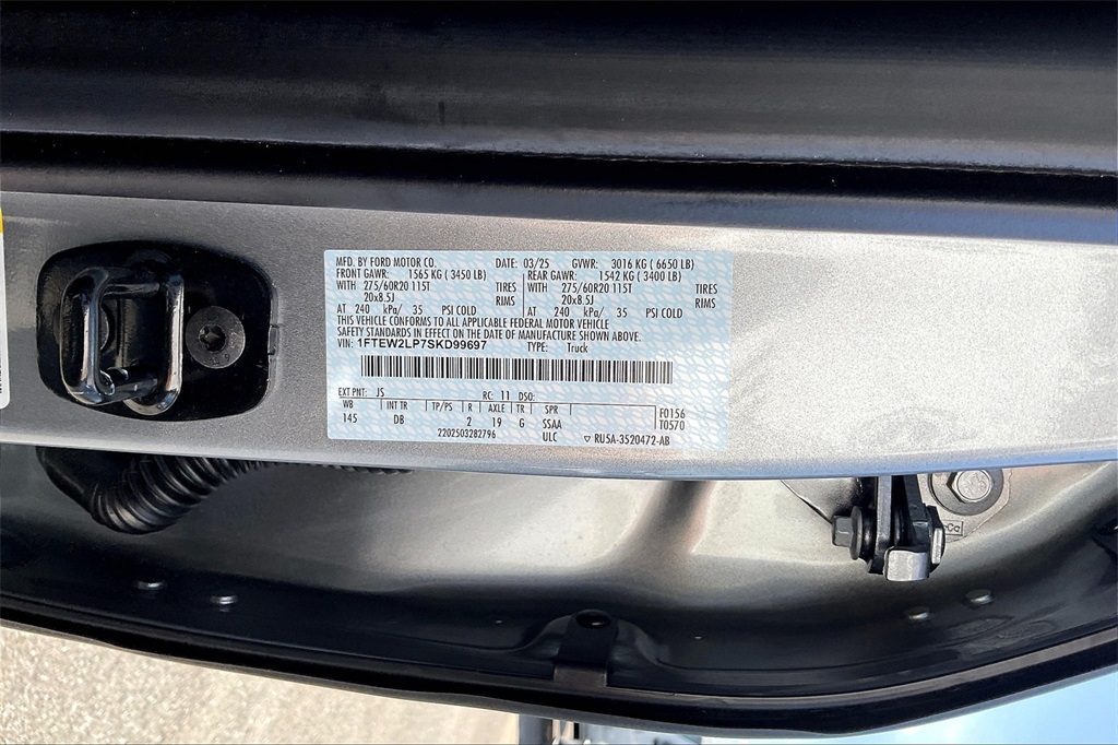 2025 Ford F-150 STX - Photo 16