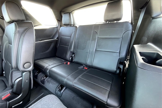 2022 Chevrolet Traverse LT Leather - Photo 16