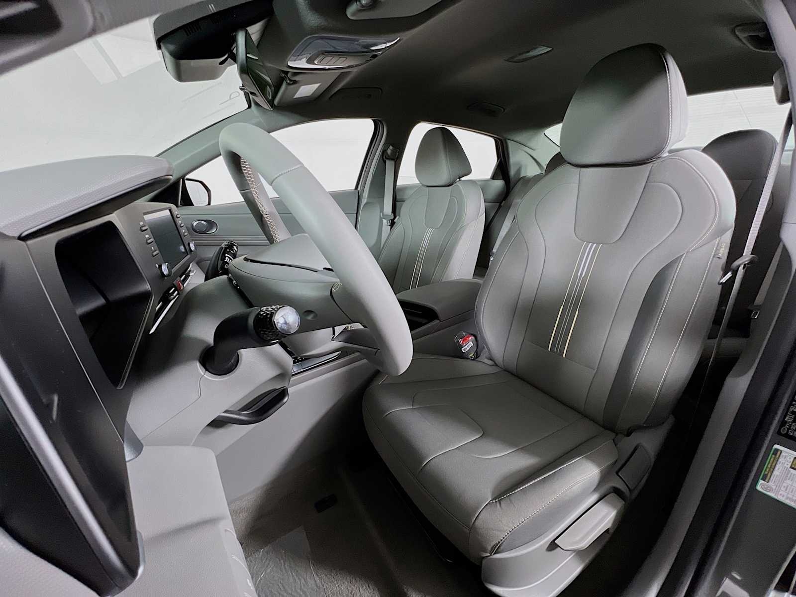 2026 Hyundai Elantra SEL Sport - Photo 12