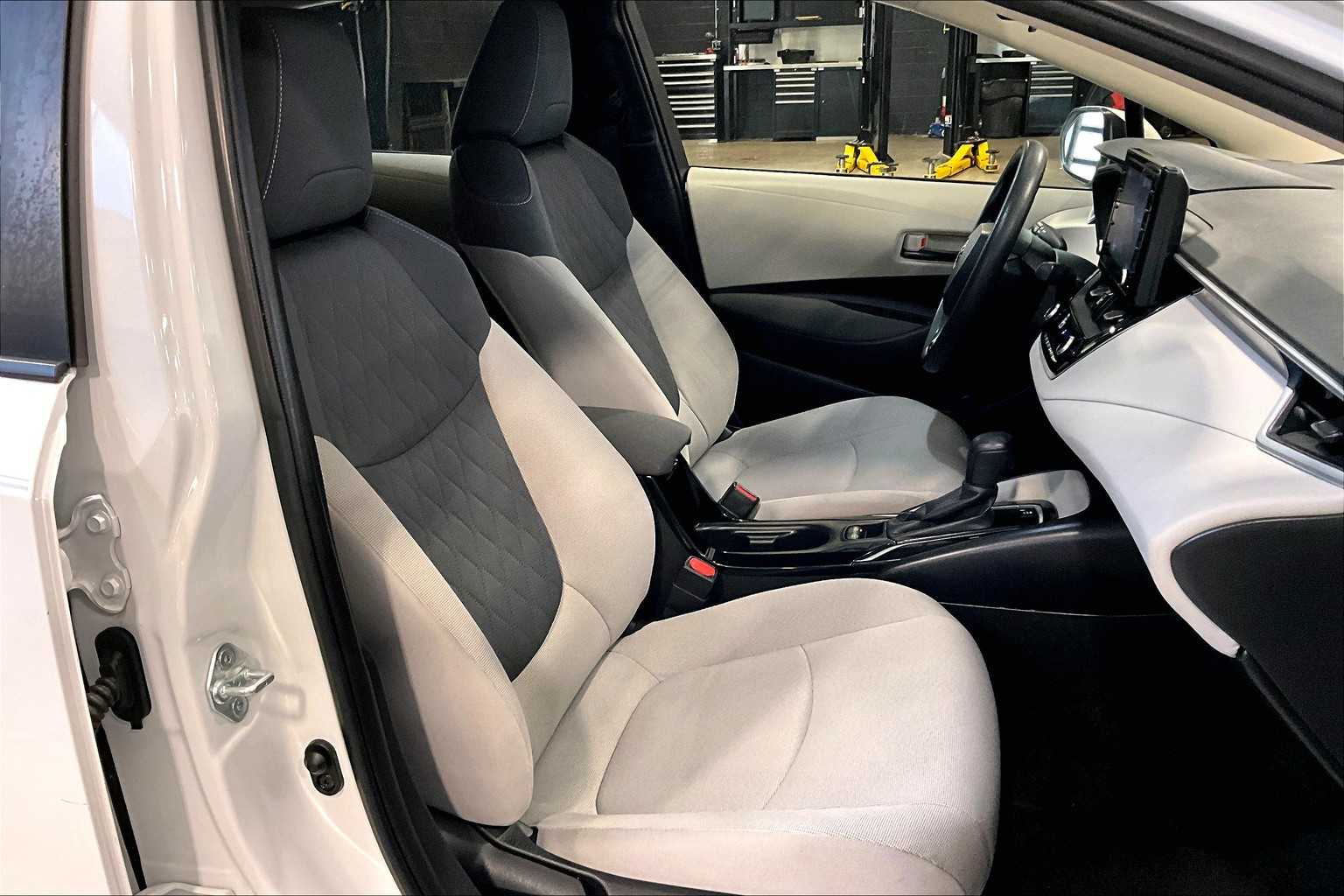 2022 Toyota Corolla LE - Photo 11