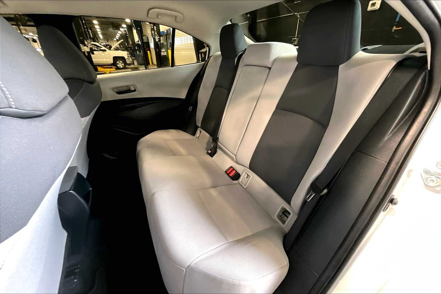 2022 Toyota Corolla LE - Photo 15