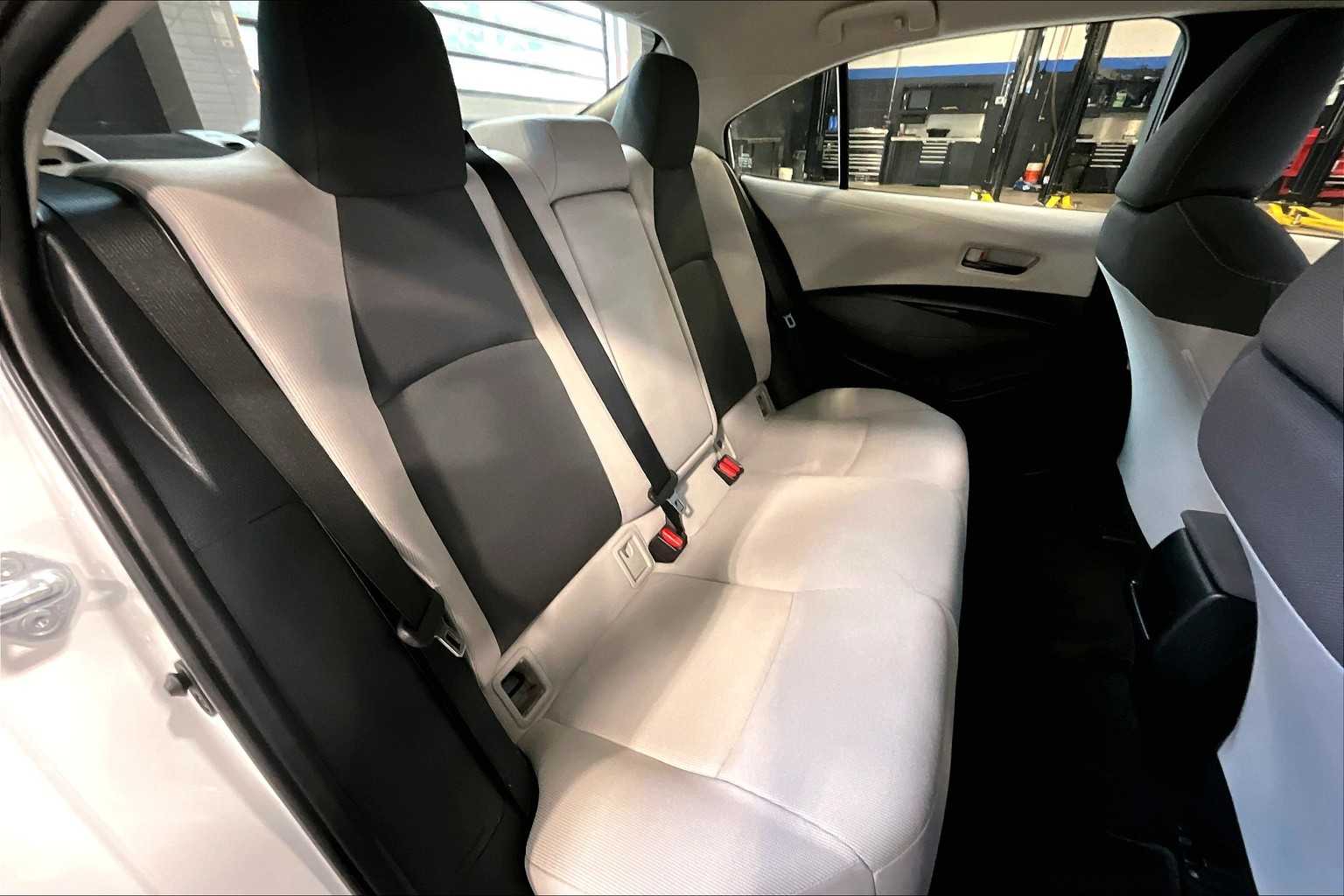 2022 Toyota Corolla LE - Photo 16