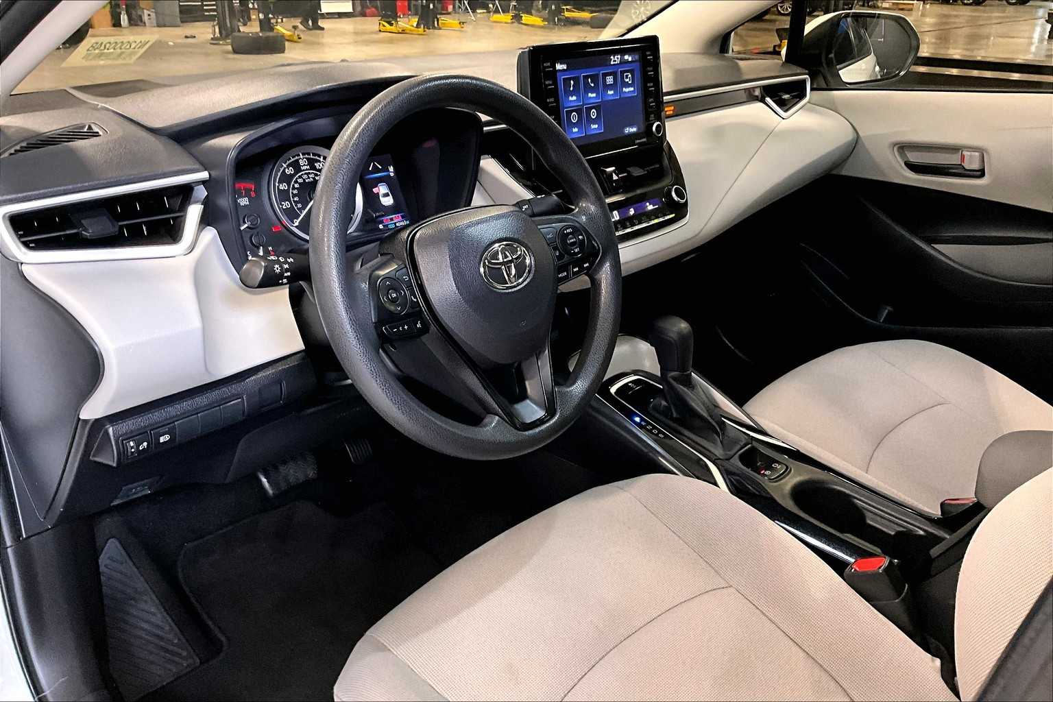 2022 Toyota Corolla LE - Photo 8